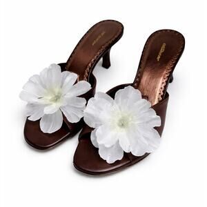 Vintage Y2K Brown Kitten Heel Slide Sandals w/ White Floral Detail – Size 6